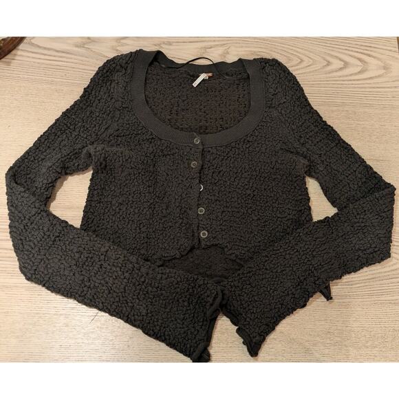 Free People Waffle‎ Cropped Cardigan Ruched Grey Sweater Medium Raven Feather - Picture 2 of 4